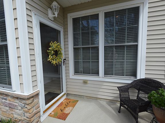 3rd image of 806 Saint Andrews Dr #806