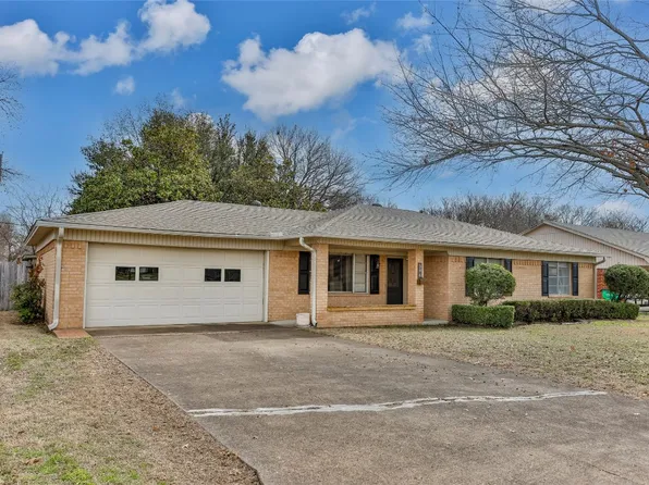 306 Elmwood St, Gainesville, TX 76240