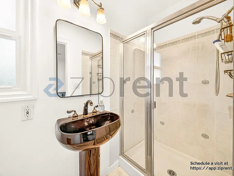 138 N Hamel Dr — Photo 28