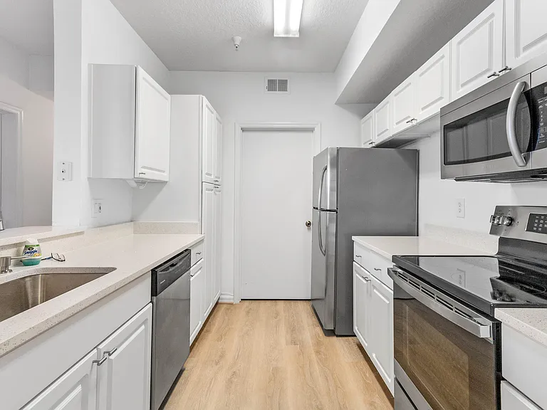 5554 Metrowest Blvd #211 — Photo 4
