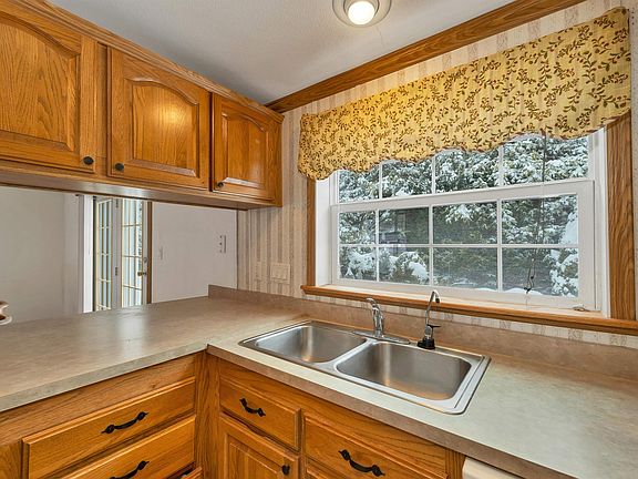 5th image of 39 Great Brook Drive