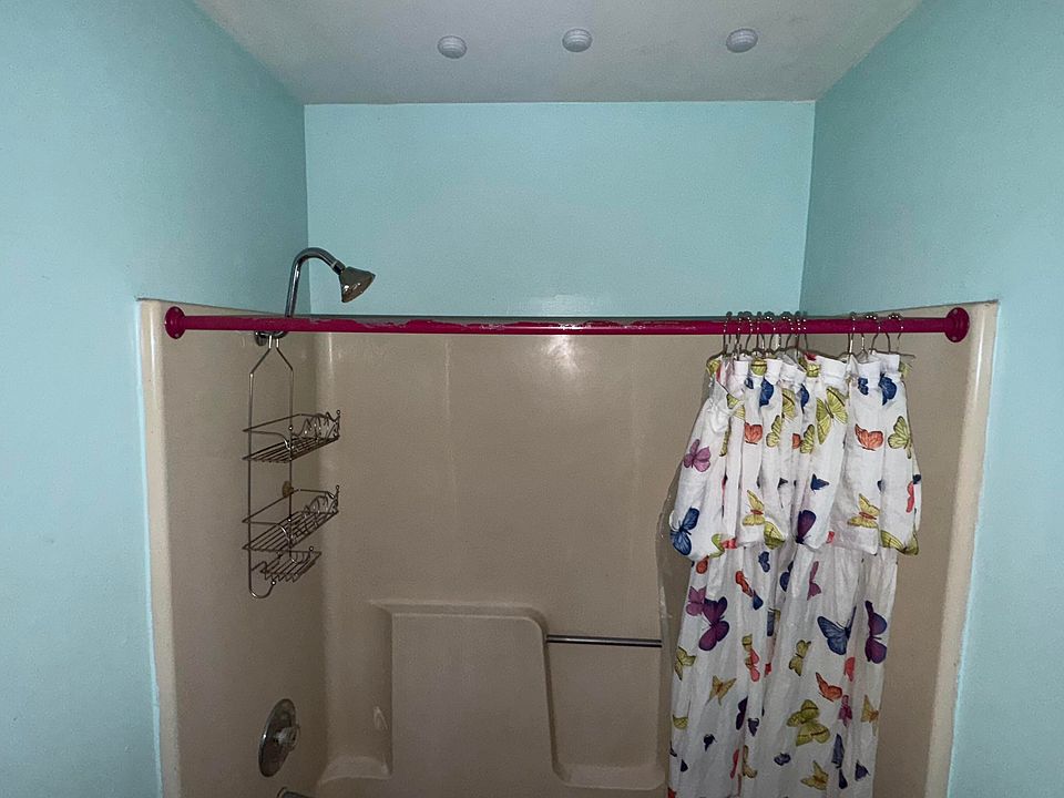 1st image of 605 W College St #9