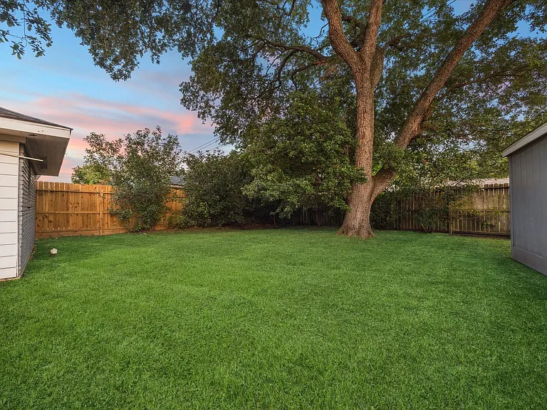 6215 Cheena Dr — Photo 23