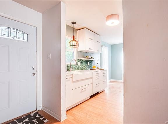 3rd image of 8437 Scottingham Dr