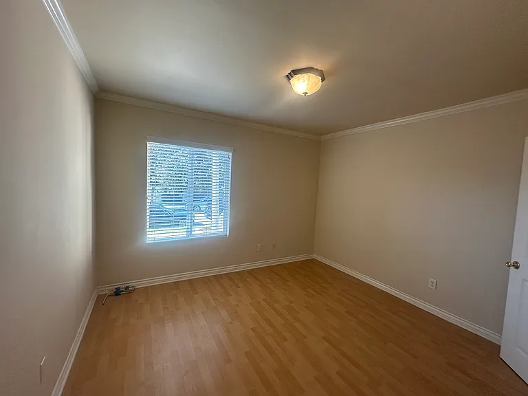 924 Estelle Ave #C — Photo 7
