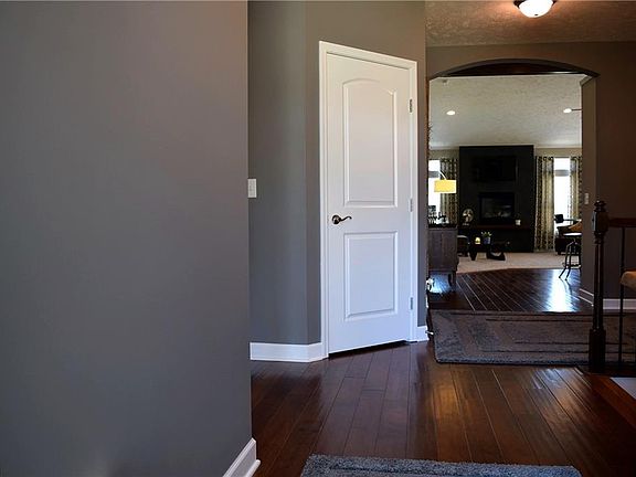 3rd image of 188 Shoreland Cir