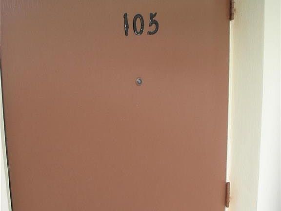 3rd image of 25 Vista Gardens Trl