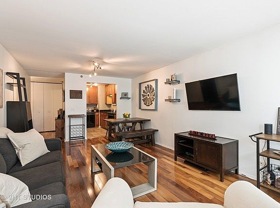 5th image of 1250 N La Salle Dr APT 501