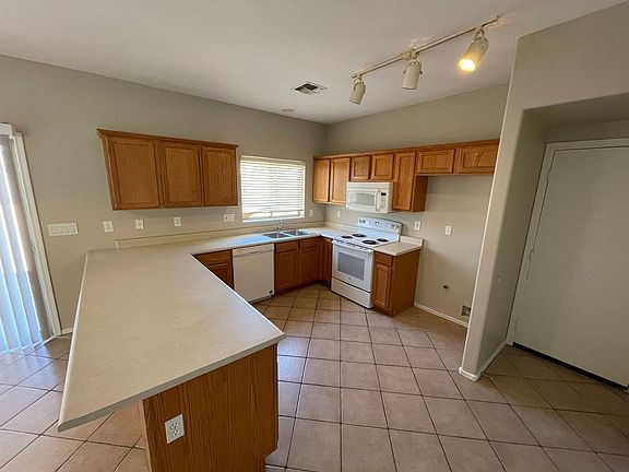 4th image of 1548 E Megan Dr