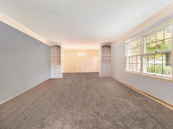 3rd image of 3602 Hays Ct