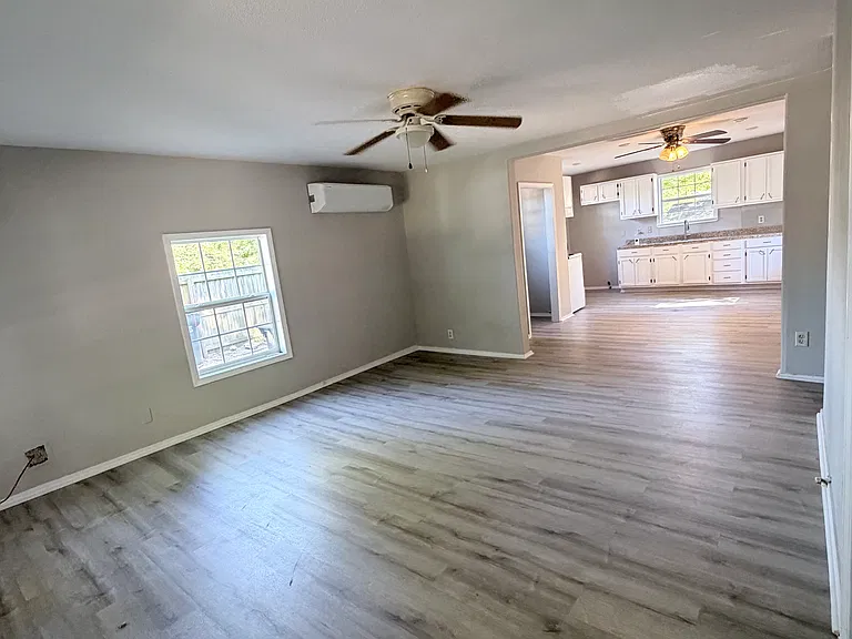 415 W Center Ave — Photo 10