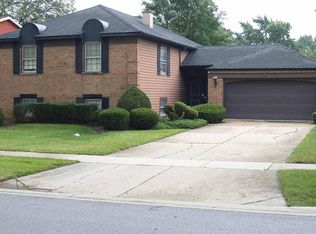 65 University Dr, Buffalo Grove, IL 60089