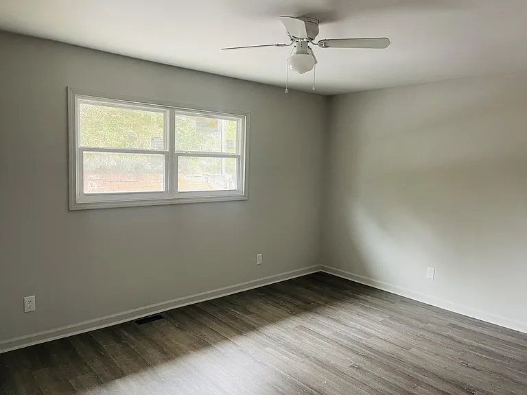 2445 Lowe St — Photo 7