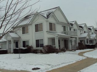626 Lincoln Station Dr, Oswego, IL 60543