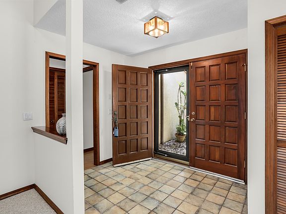 5th image of 470 Garden Ln