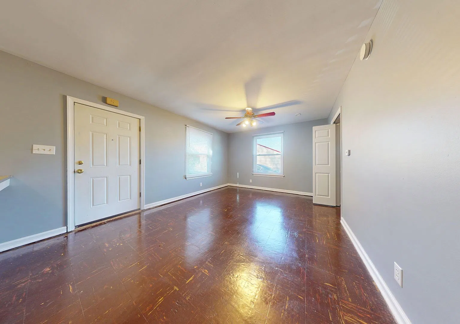 33 Stewart — Photo 3