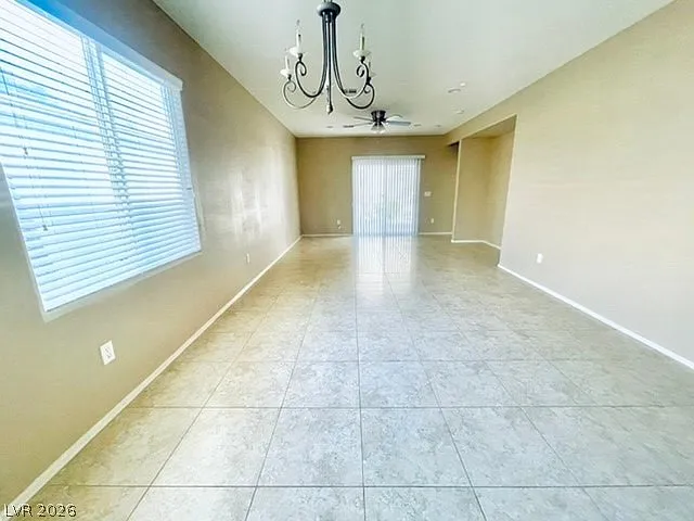 3 bed, 2.0 bath, 1425 sqft, $1,995 — Photo 2