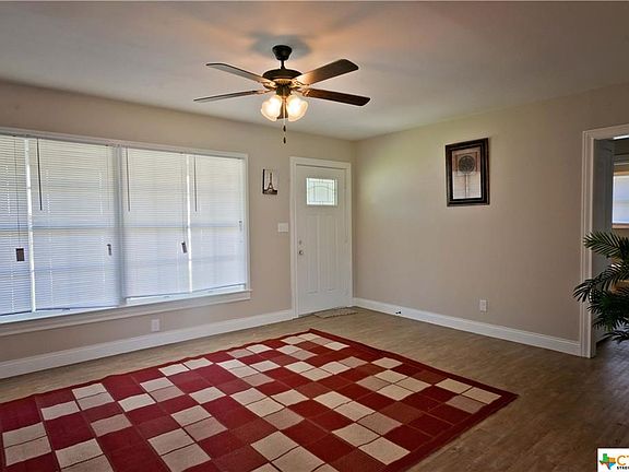 2nd image of 1803 Woodlawn St