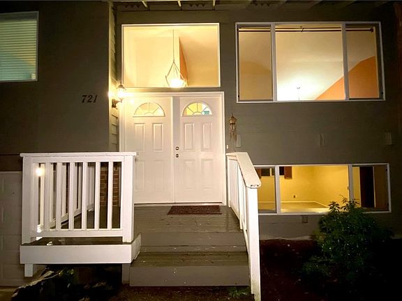 2nd image of 721 218th Ave NE