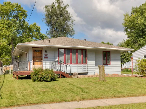 2614 E 38th Ct, Des Moines, IA 50317