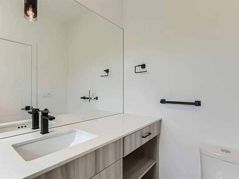 2135 SE 12th Ave — Photo 8