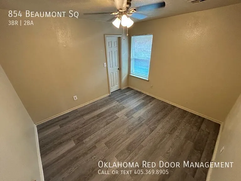 854 Beaumont Sq — Photo 4
