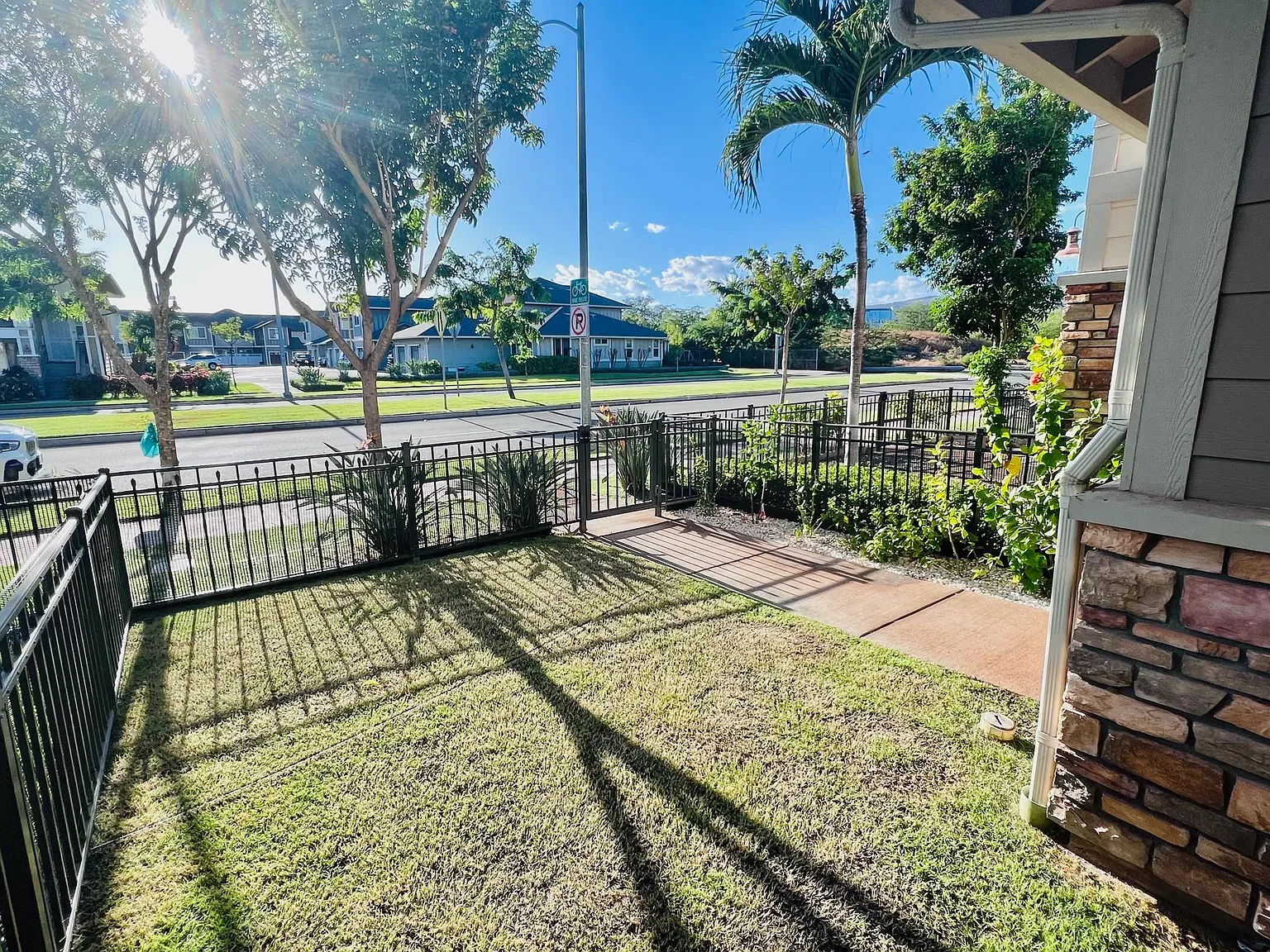 2 bed, 2.5 bath, 1087 sqft, $3,500 — Photo 2