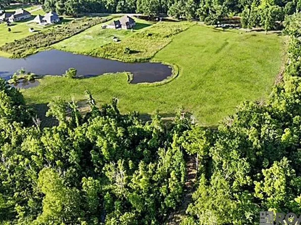 1 New River Rd #A, Saint Amant, LA 70774