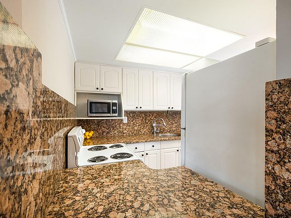 5th image of 1500 SE 15th Street #211