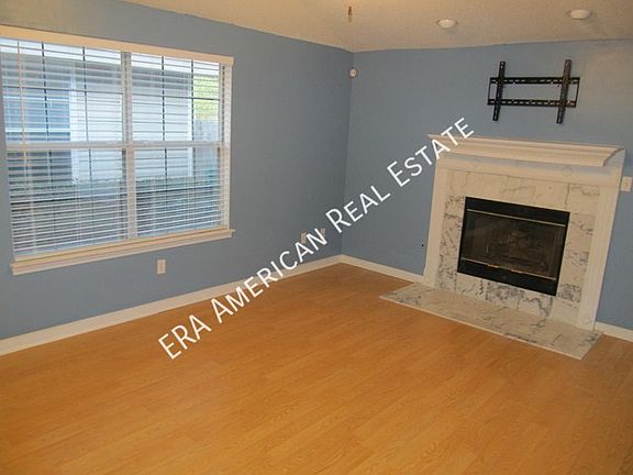 2nd image of 905 Piedmont Pl