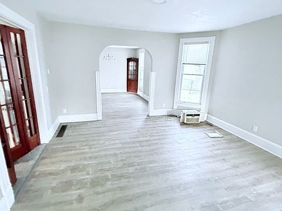 3rd image of 3216 Riverside Ave