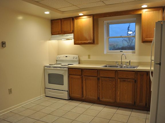 3rd image of 100 Blandy St #A
