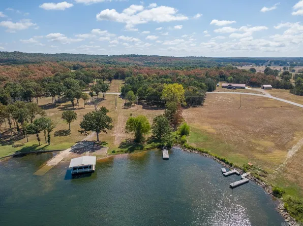 2077 E Tri Lakes Dr, Horseshoe Bend, AR 72512