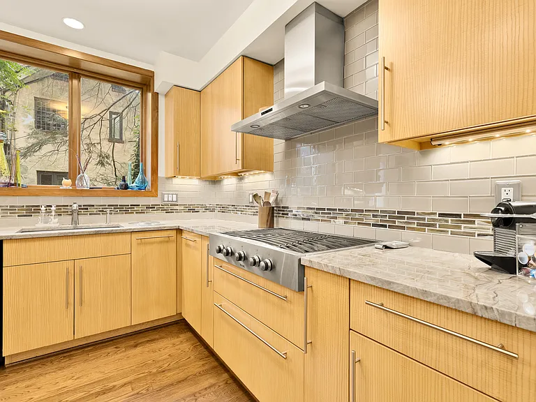 3111 Chain Bridge Rd NW — Photo 12