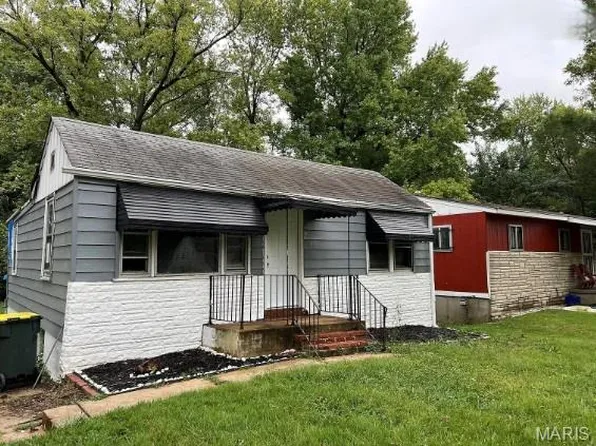 10040 Lord Dr, Saint Louis, MO 63136