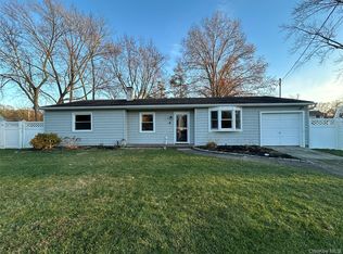 7 Heather Ct, Centereach, NY 11720