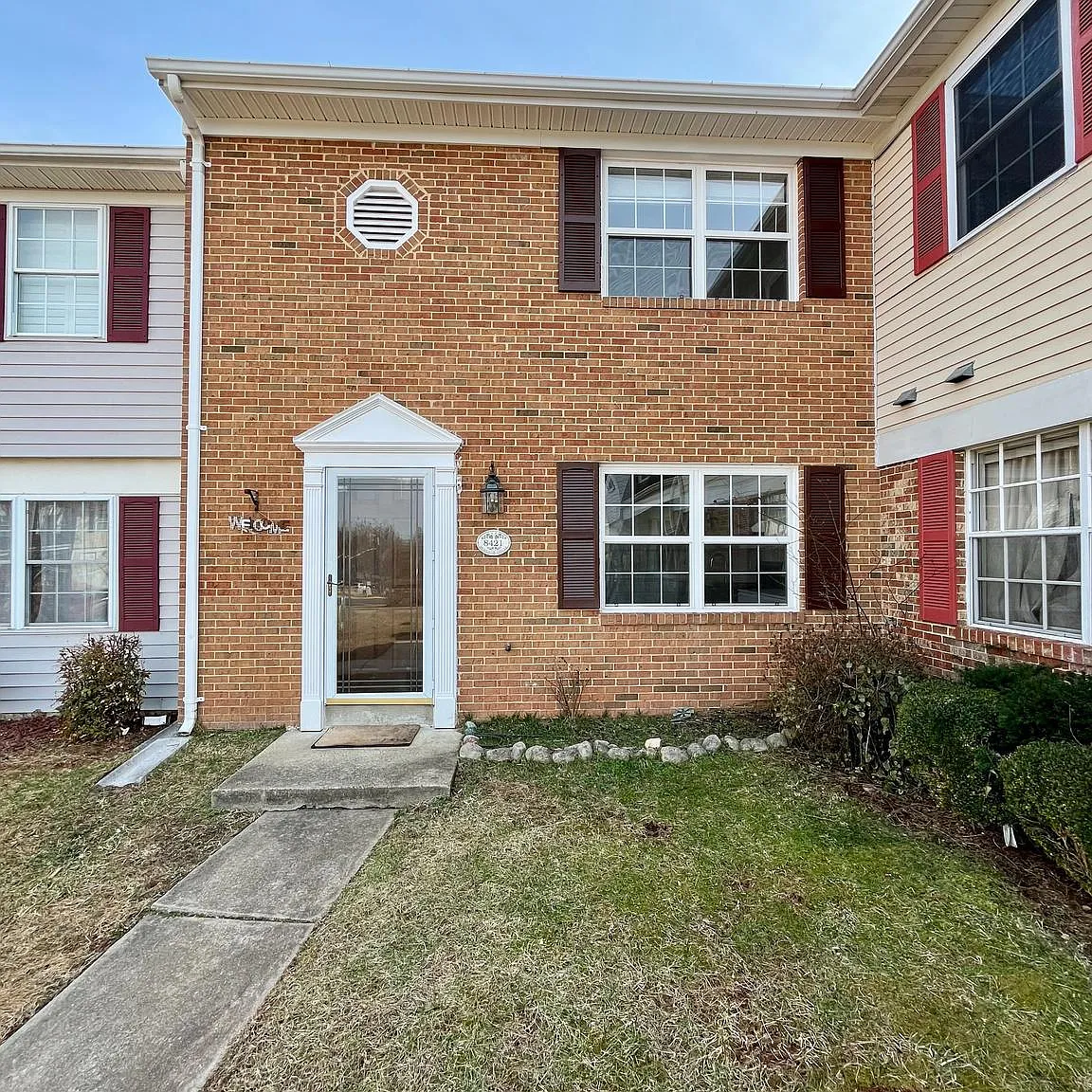 3 bed, 1.5 bath, 1120 sqft, $2,400 — Photo 1
