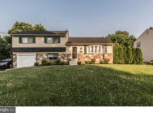 956 Hilltop Rd, Warminster, PA 18974