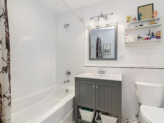 5th image of 171 Lexington Ave APT 3