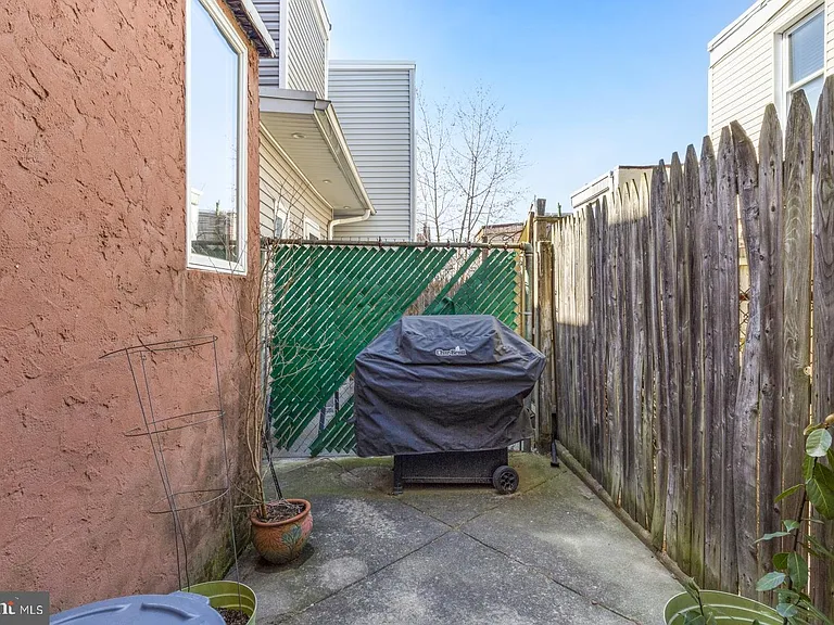 2228 Taggert St — Photo 8