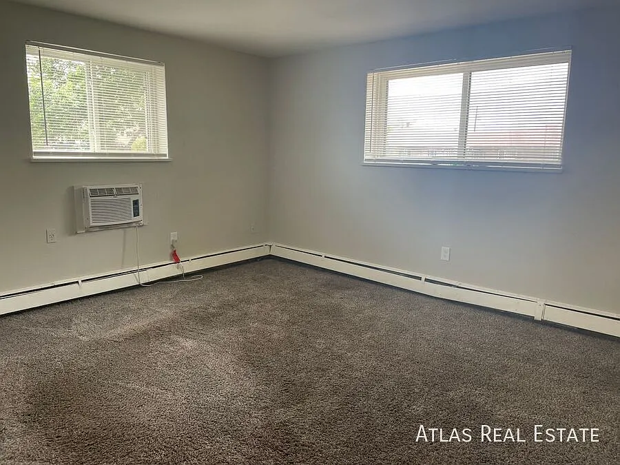 Spacious 1 Bed 1 Bath Coming Soon in Aurora! — Photo 4