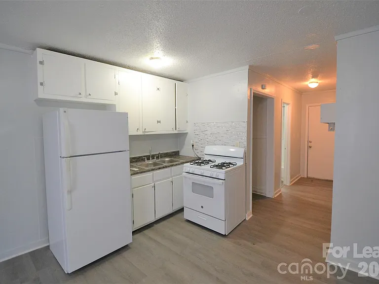 1009 Plymouth St #A — Photo 10