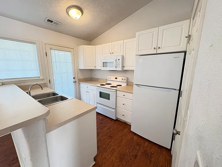 2 bed, 925 sqft, $1,025 — Photo 4