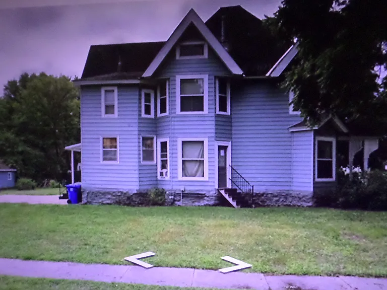 906 N Grand Ave — Photo 2