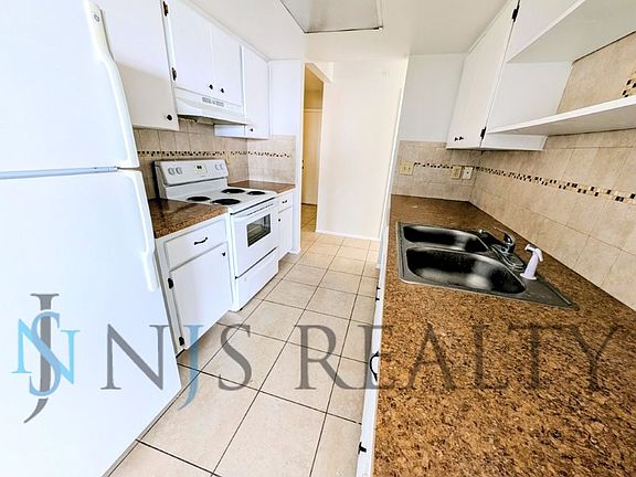 3rd image of 4325 Woodfield Ave