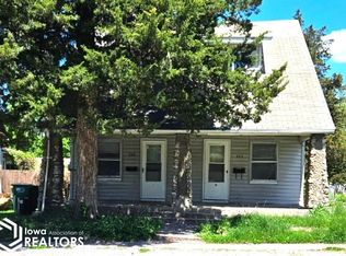 703-705 W Briggs Ave, Fairfield, IA 52556