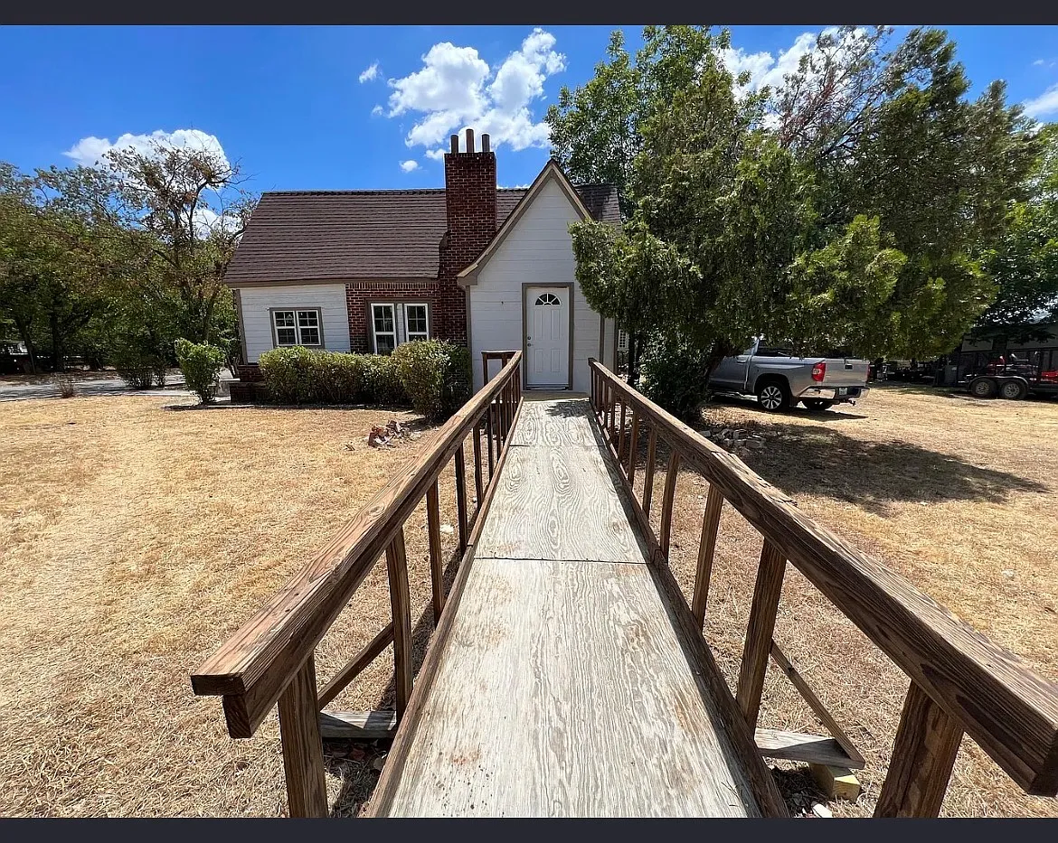 4 bed, 1625 sqft, $2,100 — Photo 4