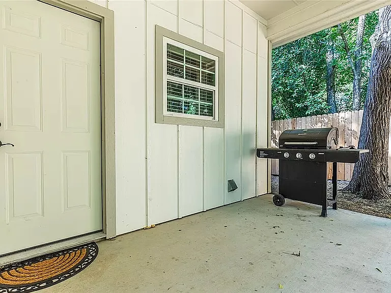 1121 Brook Ave — Photo 23