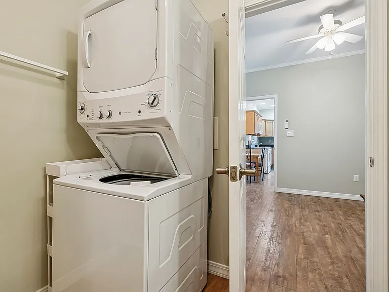 4433 Orleans Blvd — Photo 11