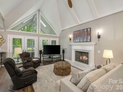 128 Overlook Dr, Flat Rock, NC, 28731